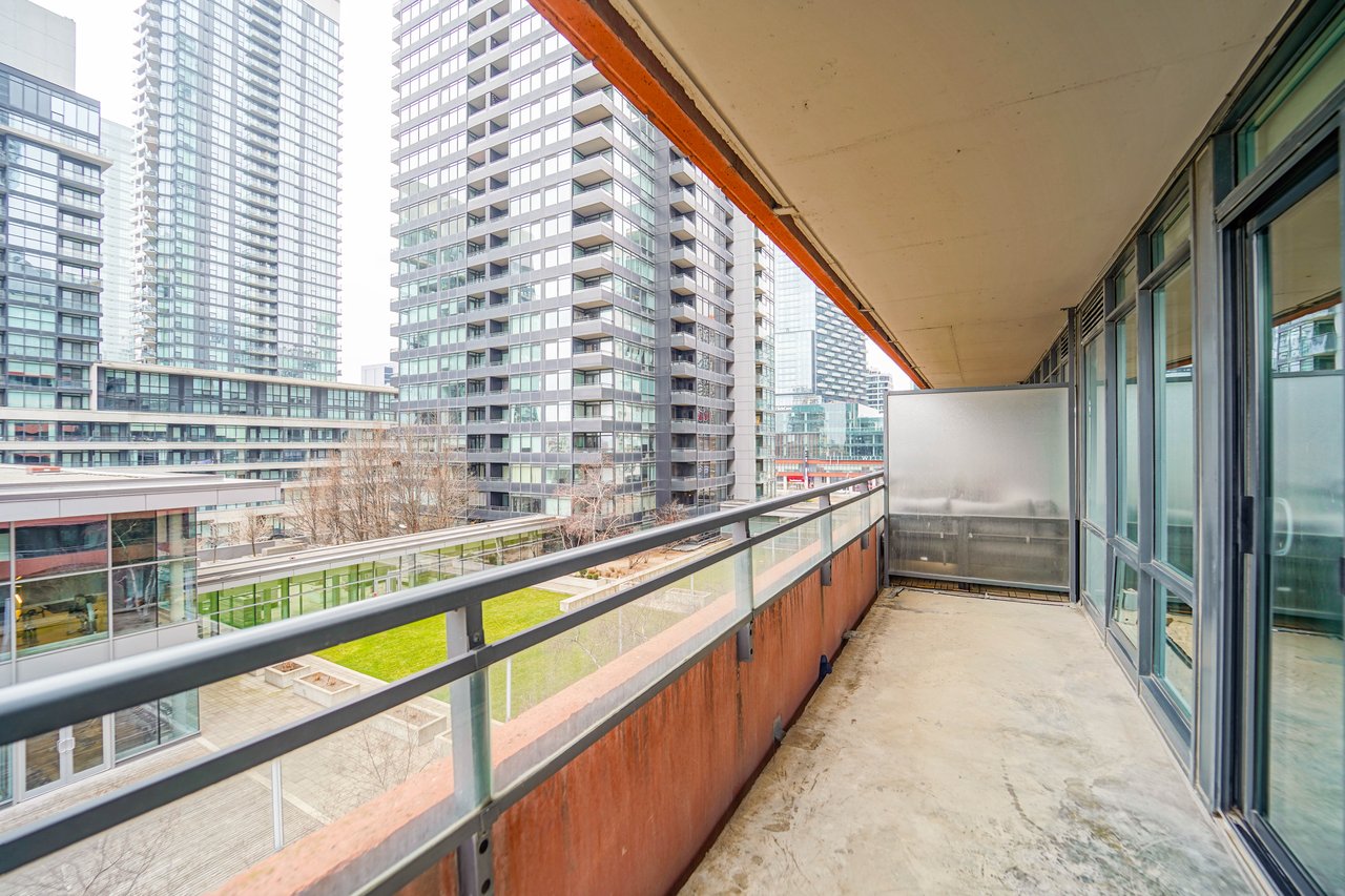 4K Spadina Ave 621