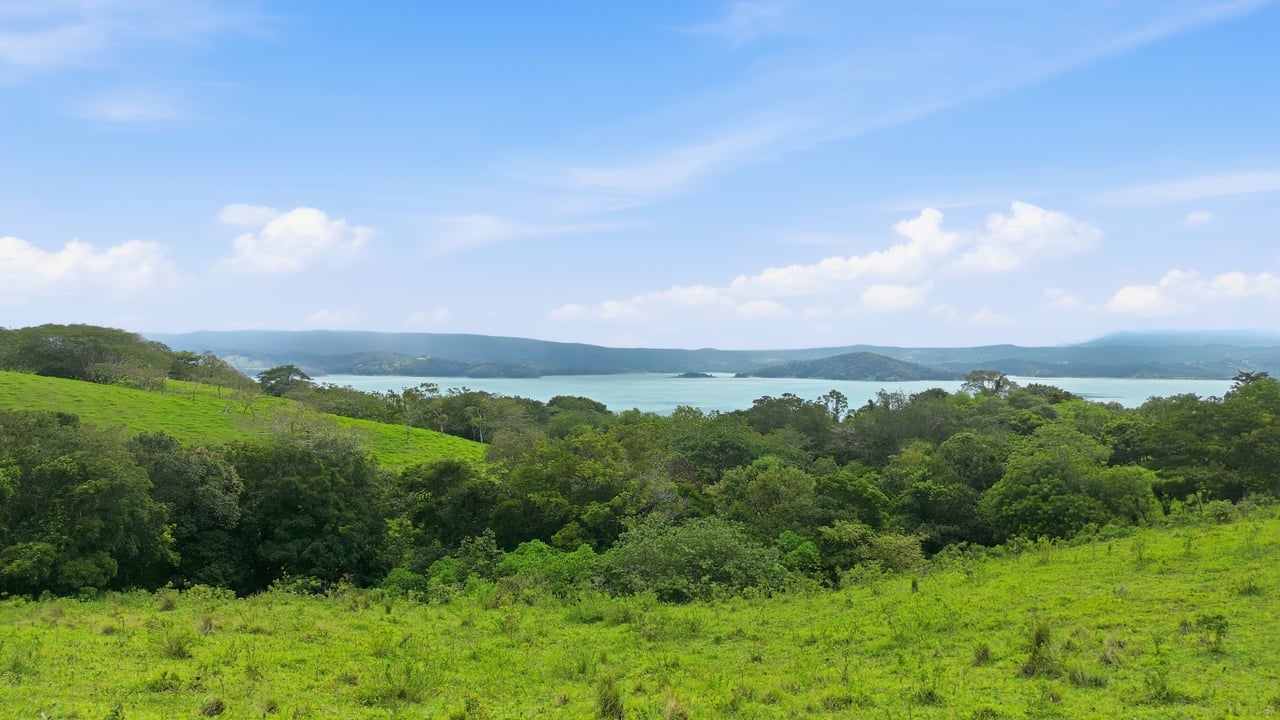 1.9 Acre Lake View Property Arenal - Tilaran 