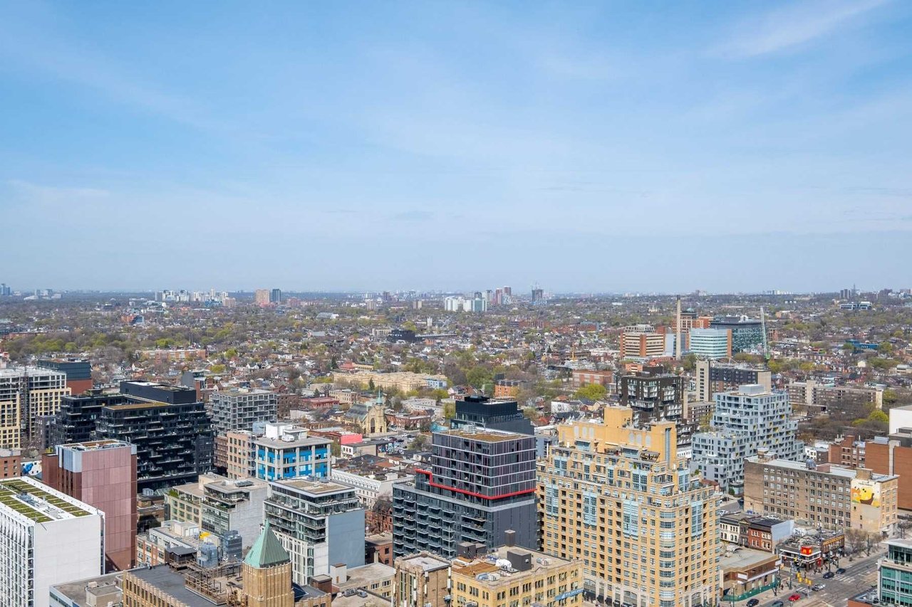 11 Charlotte St, Ste 203