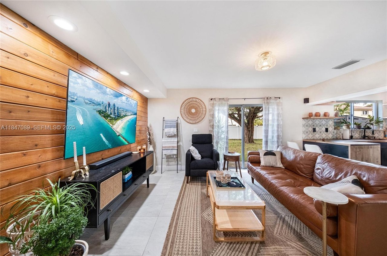 miami-home-closed-living