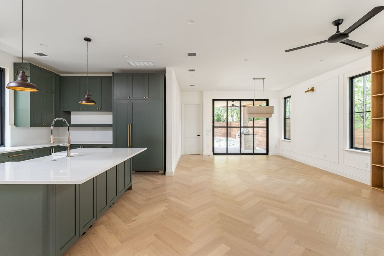 1208 Brentwood St