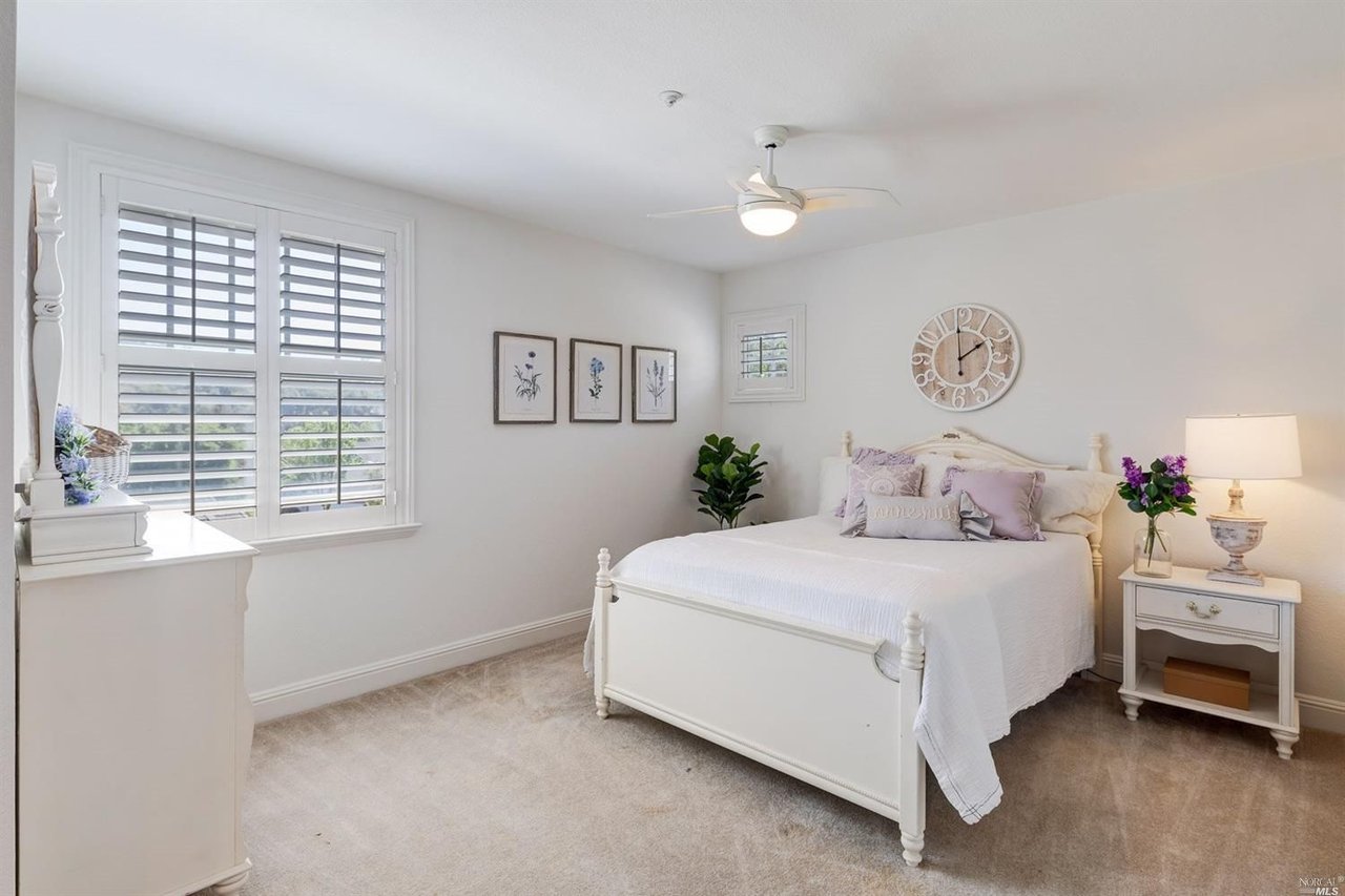 120 Oak Shade Ln