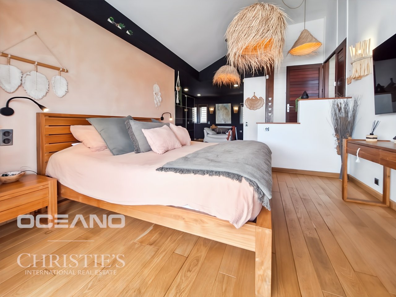 Magnificent sea-view villa + 3 bungalows