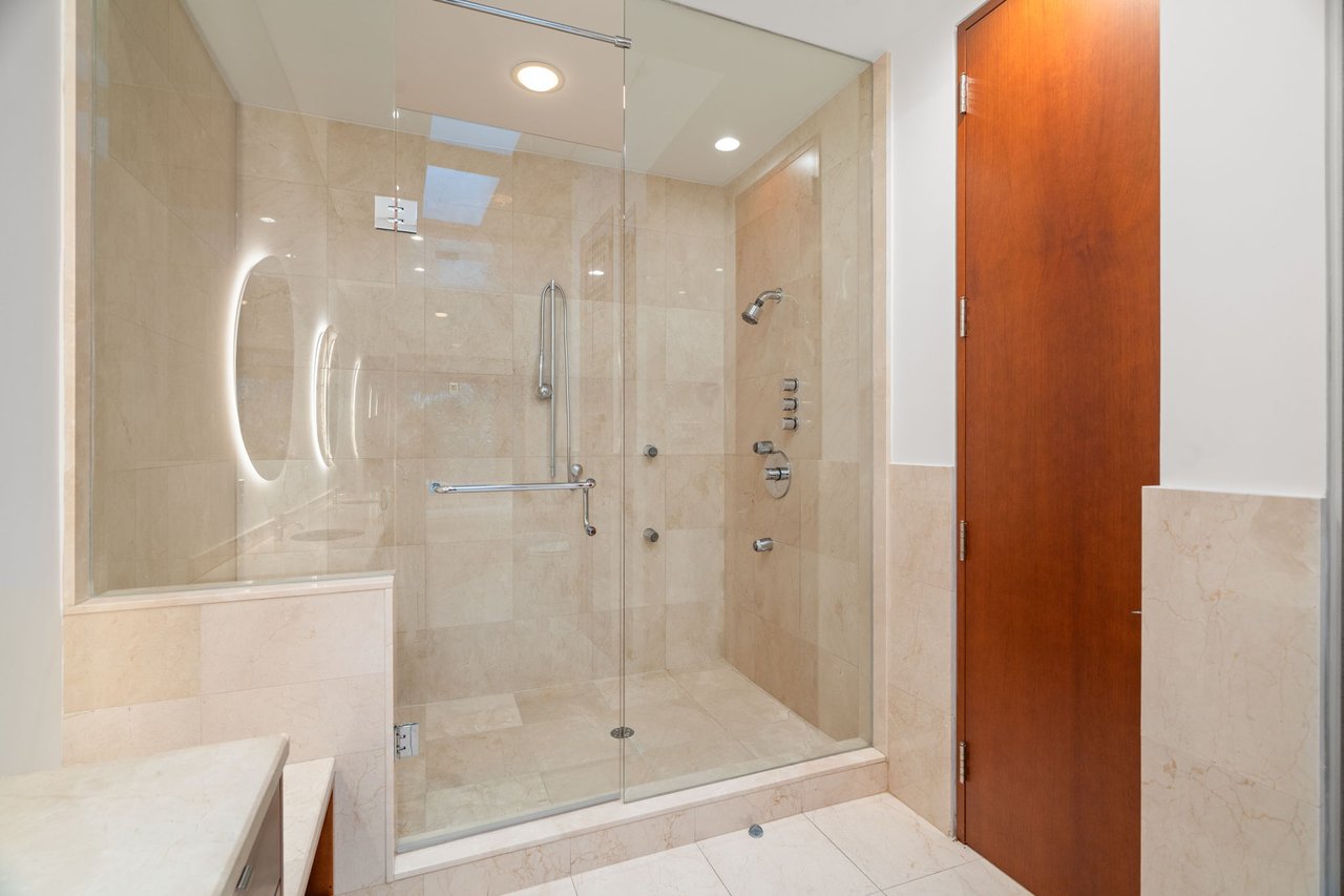 Sophisticated & Architecturally Bold