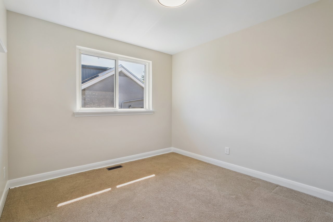 Bungalow on 60' x 125' lot with endless potential