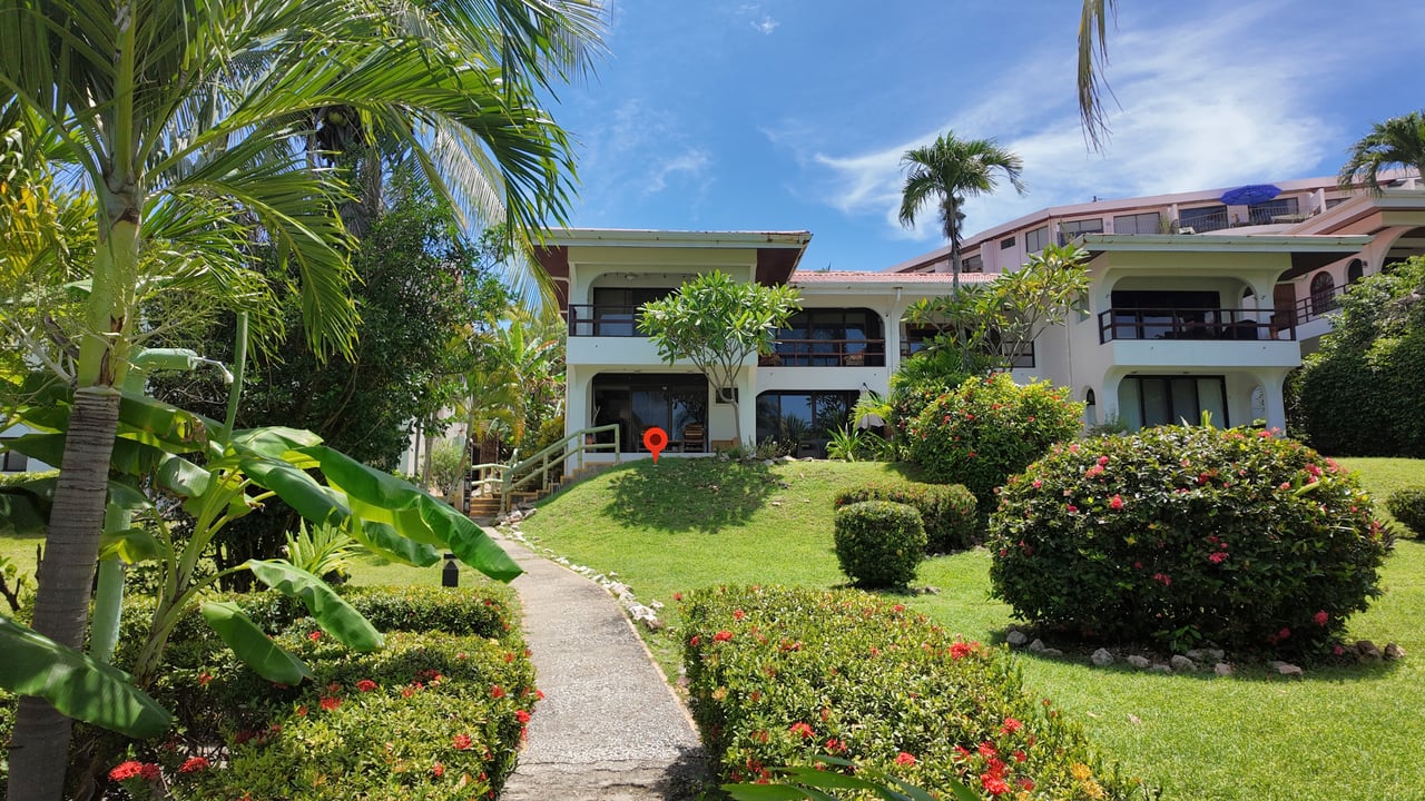 Flamingo Marina Cove 405 - Turnkey Beachfront Condo