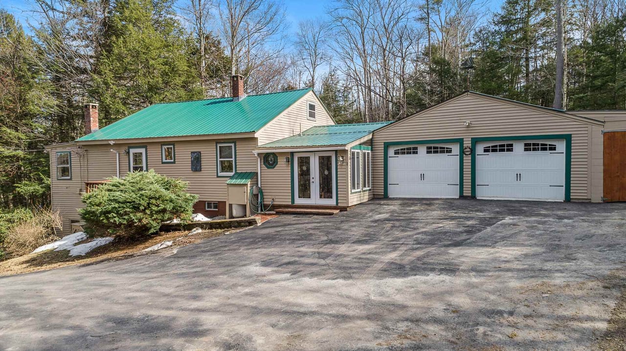 11 Northwest Ln