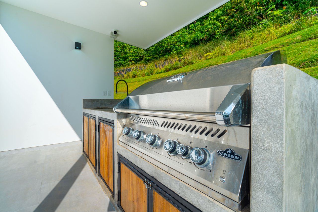 Luxury 4-Bed Home with Ocean & Jungle Views in Ojochal