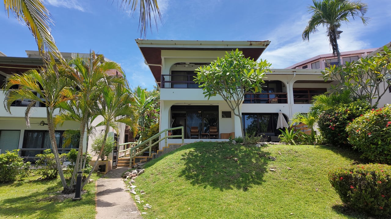 Flamingo Marina Cove 405 - Turnkey Beachfront Condo