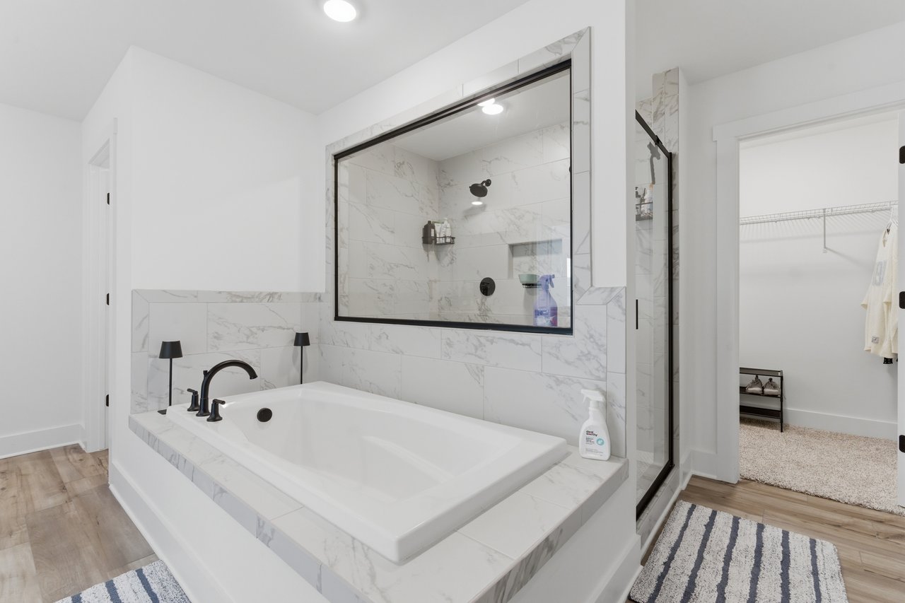 Immaculate 5BR Home with Outdoor Fireplace & Community Pool