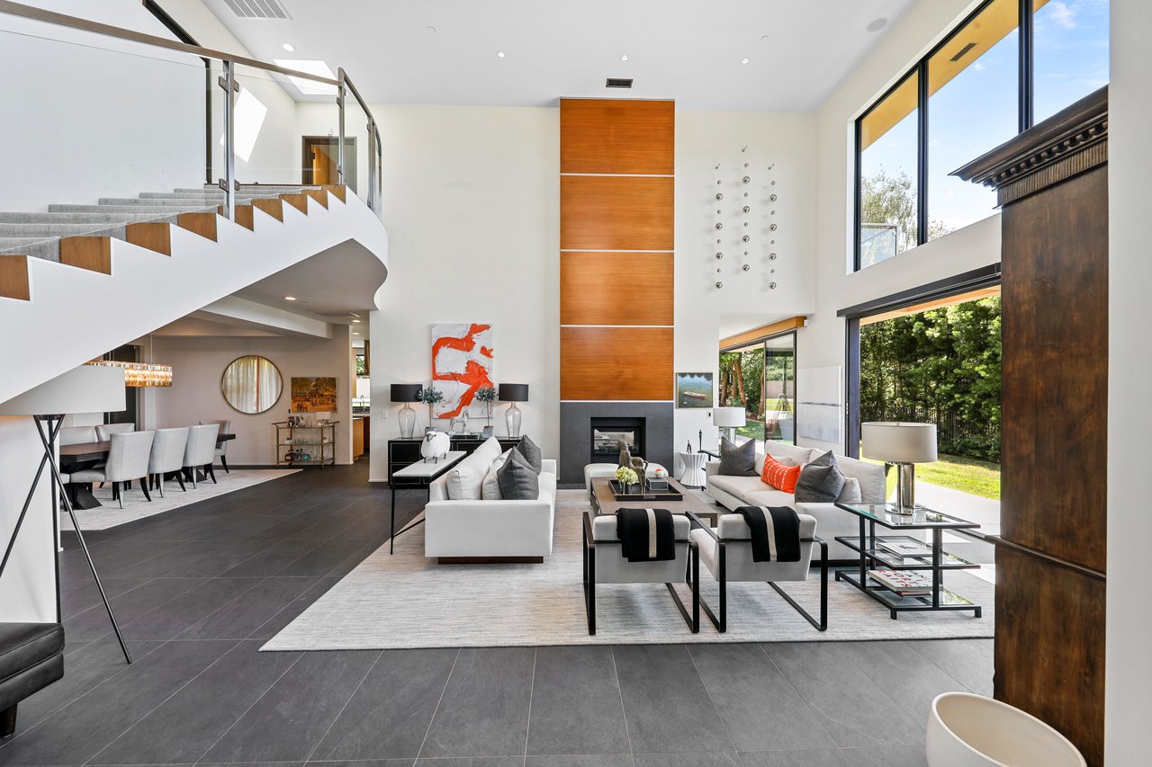 Stylish and Contemporary Custom Residence