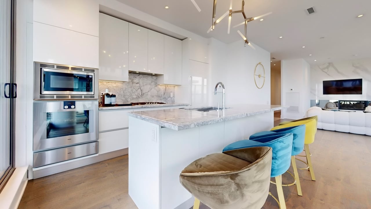 50 Charles St E Suite 5502
