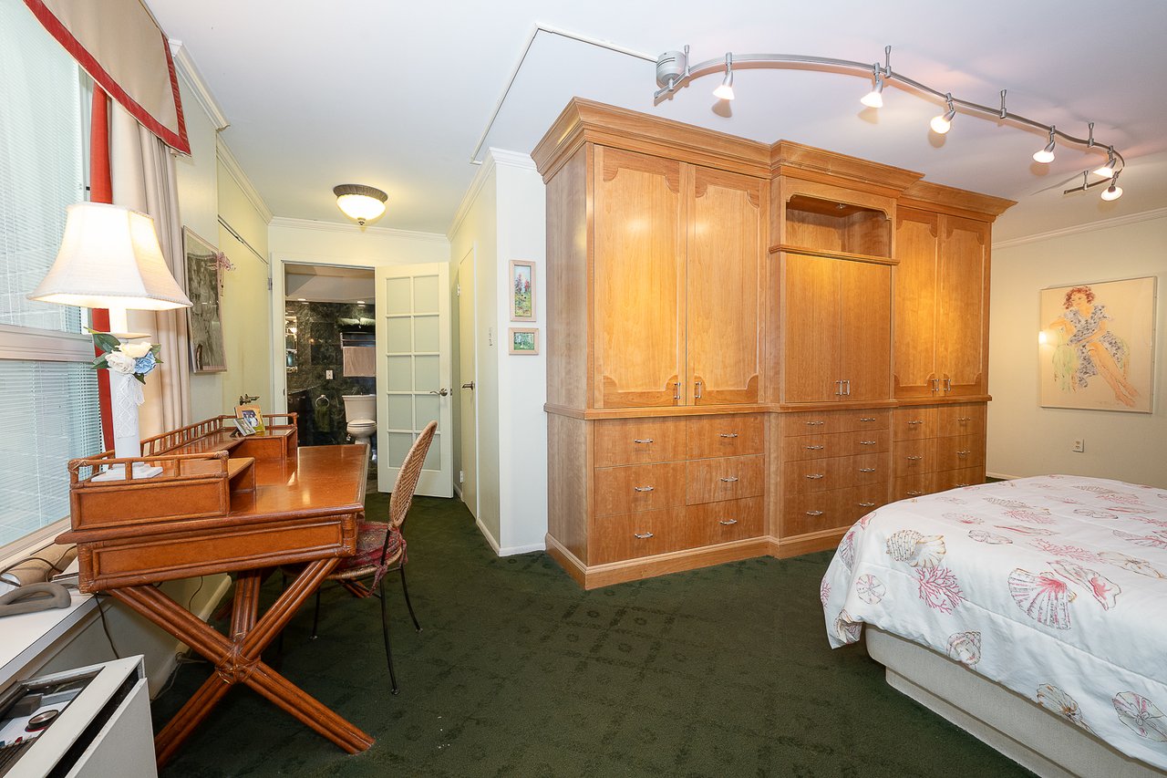 Price Improvement!!! Fab 3 bed 2.5 bath Main Line Condo