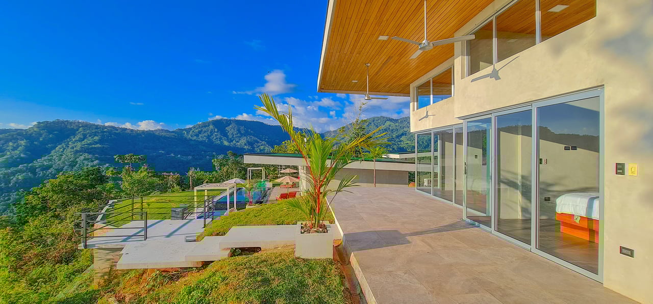 17 Acres Private Estate With Two Homes With Panoramic Views