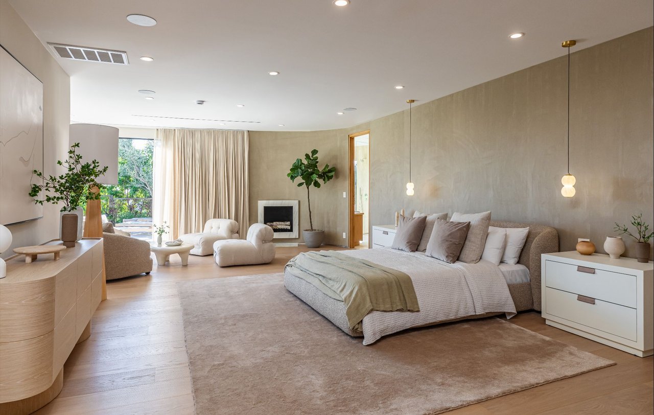 1705 Carla Ridge, Beverly Hills