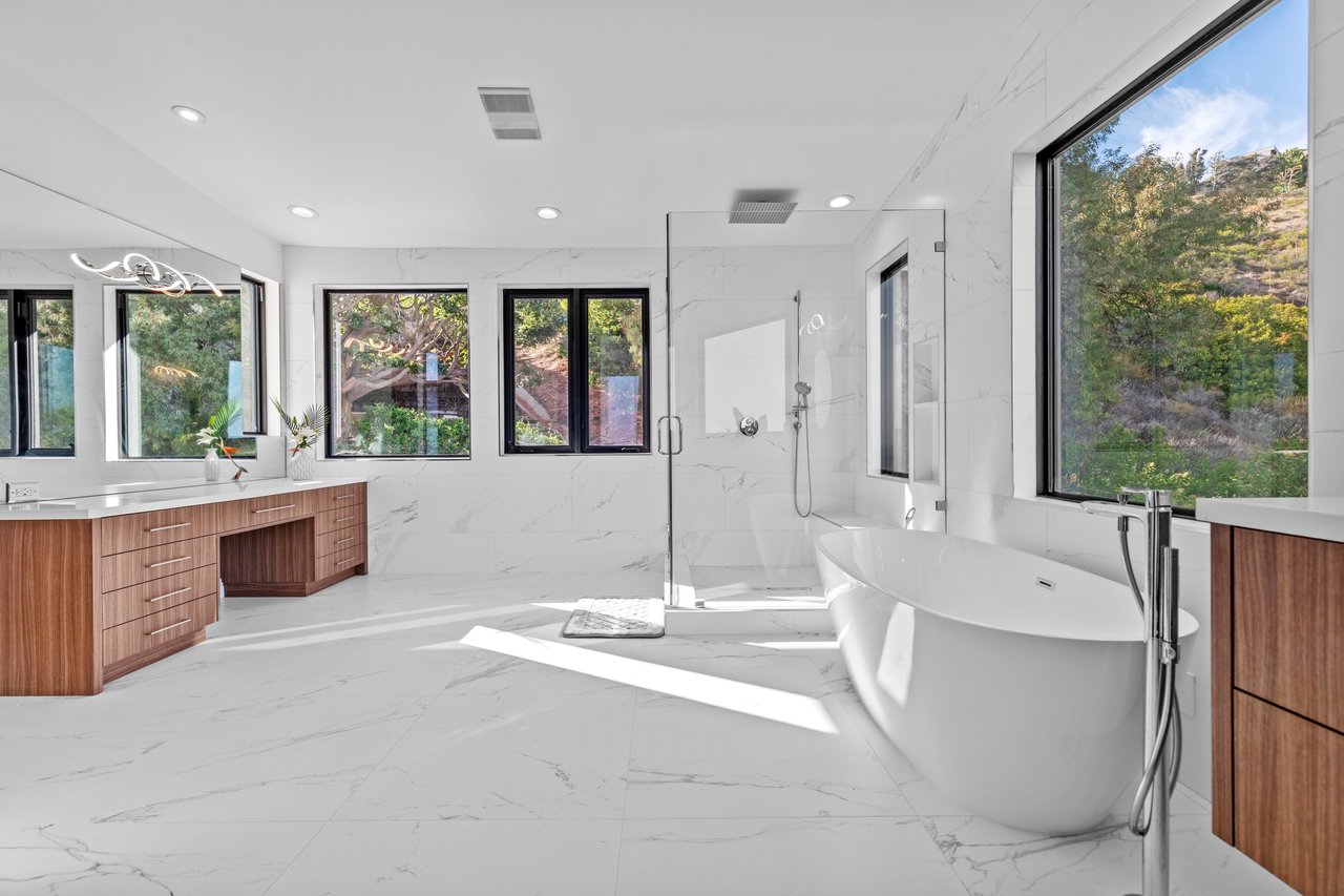 Luxurious Architectural Estate