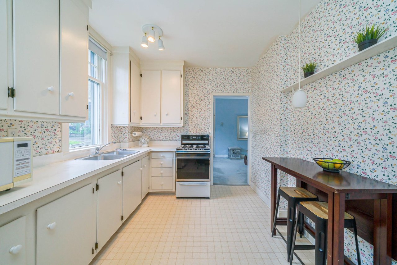 16 Fernwood Park