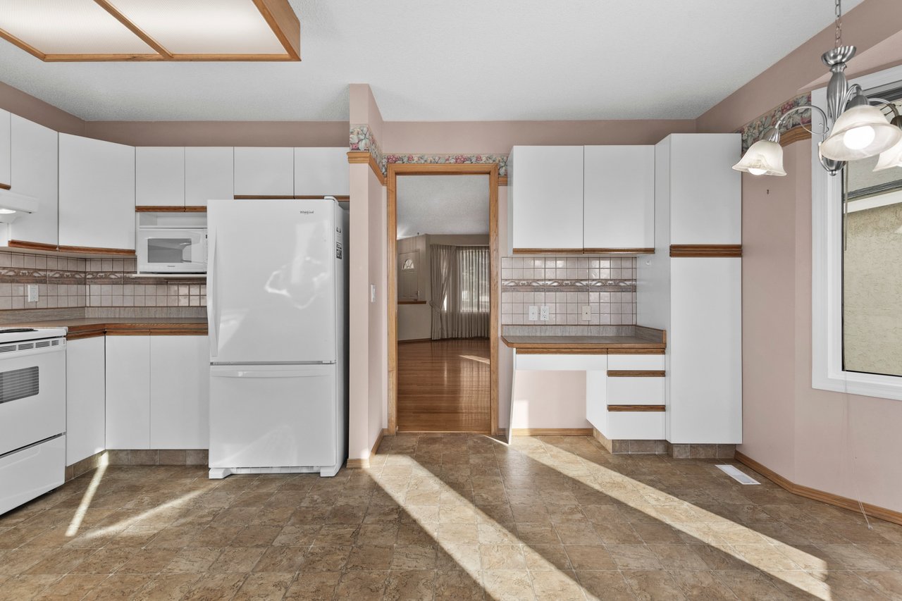 222 Arbour Cliff Close NW