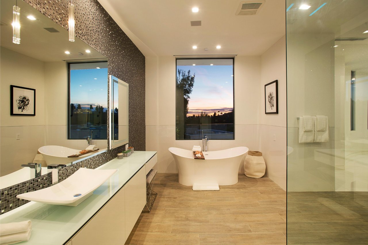 9459 Beverly Crest Dr