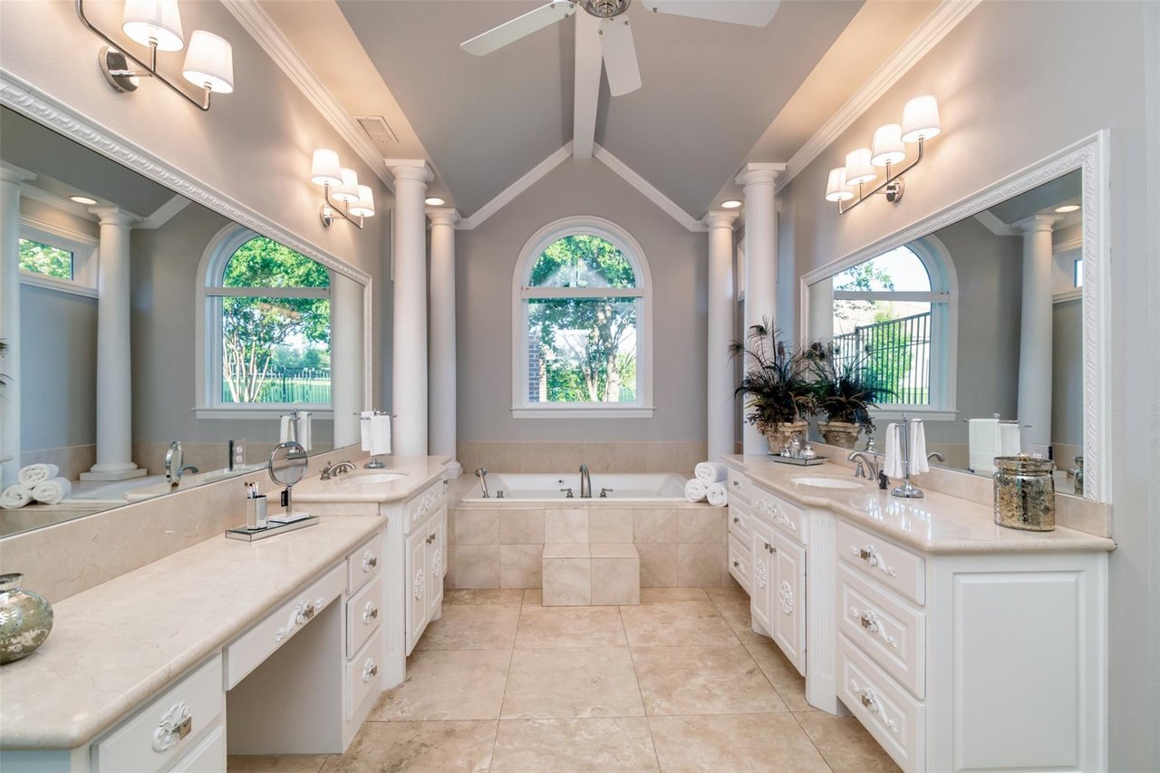 Exquisite Estate On 2.5 Acres - Heath, TX