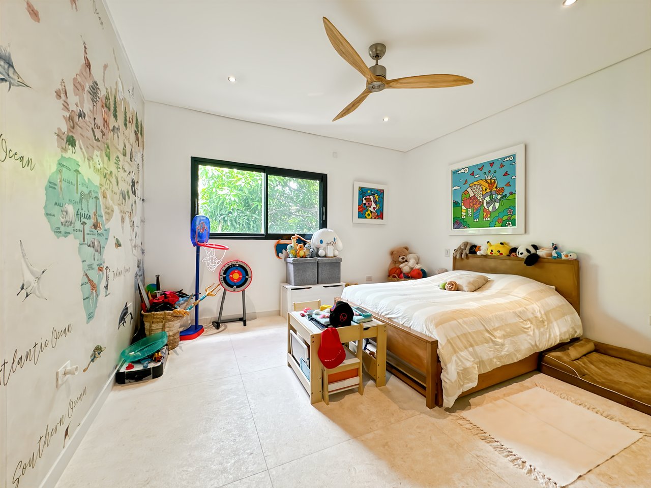 Rare Opportunity: Spacious Apartment with Terrace and Private Pool - ColeBay