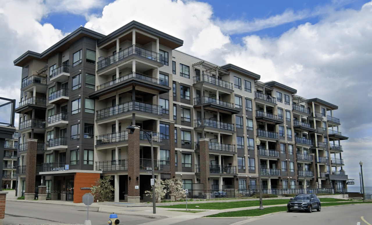 Lake House Condos: 10 Esplanade Lane, Grimsby, ON