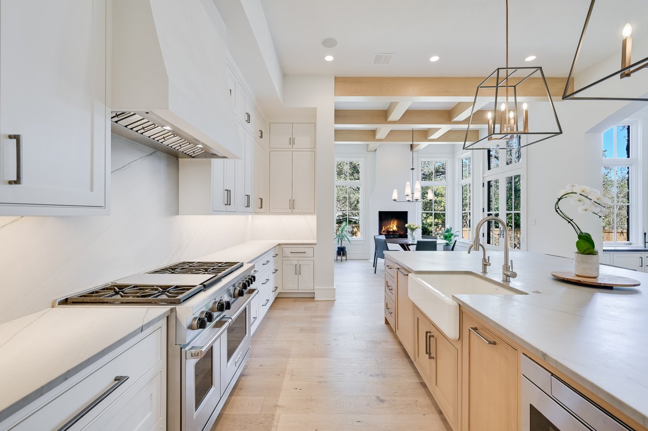 4907 Rollingwood Drive