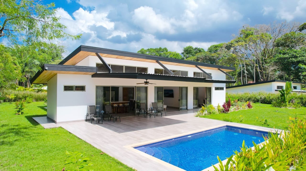 Modern 3-Bedroom Home with Pool in Gated Community, Ojochal, Costa Rica