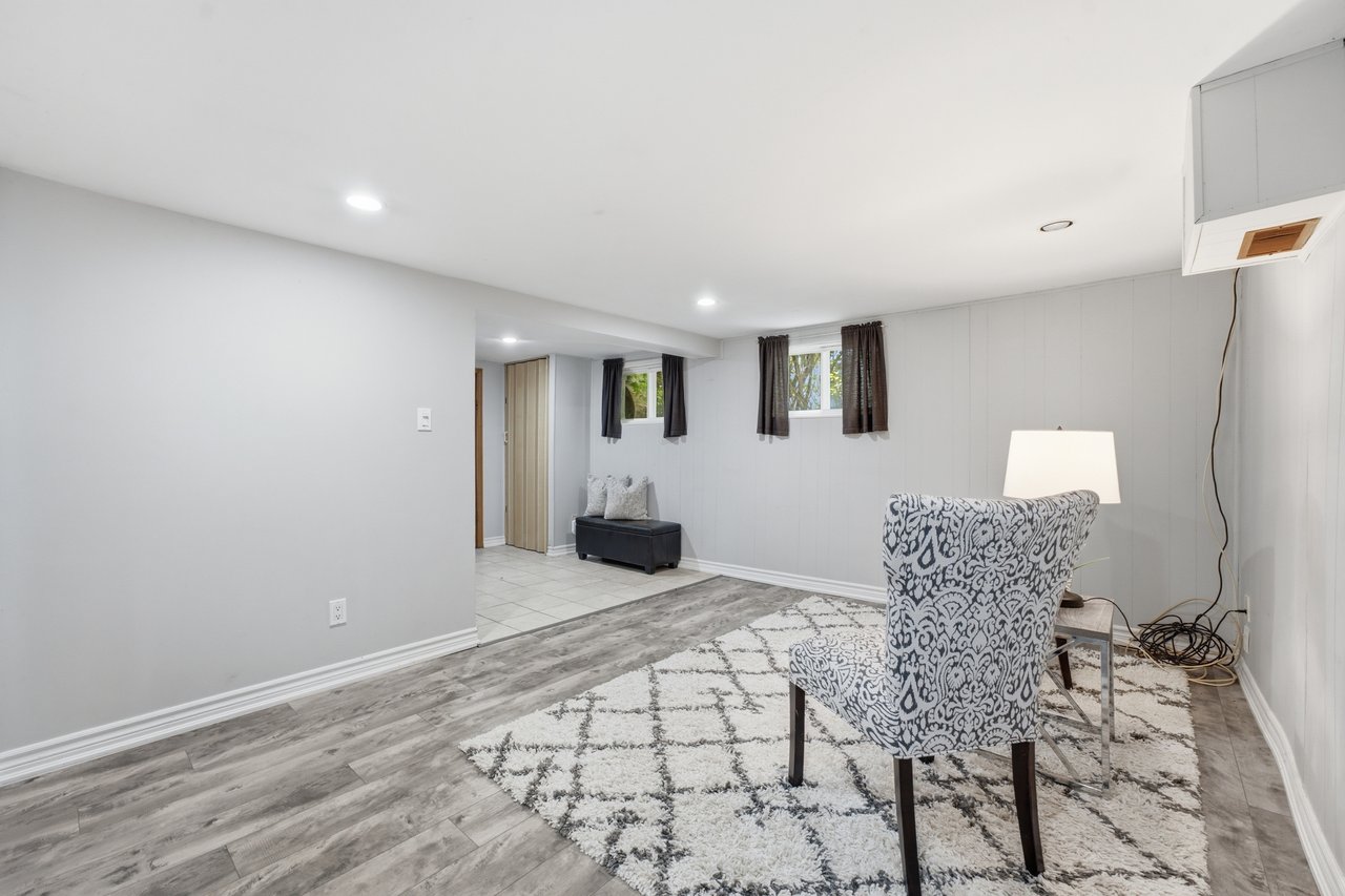 64 Eaglewood Blvd
