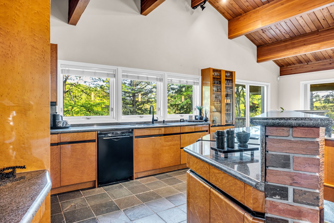 2360 8 Side Road, Burlington
