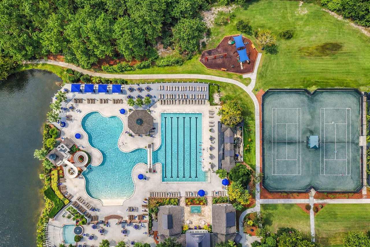 Close proximity to golf, pools, fitness, and dining