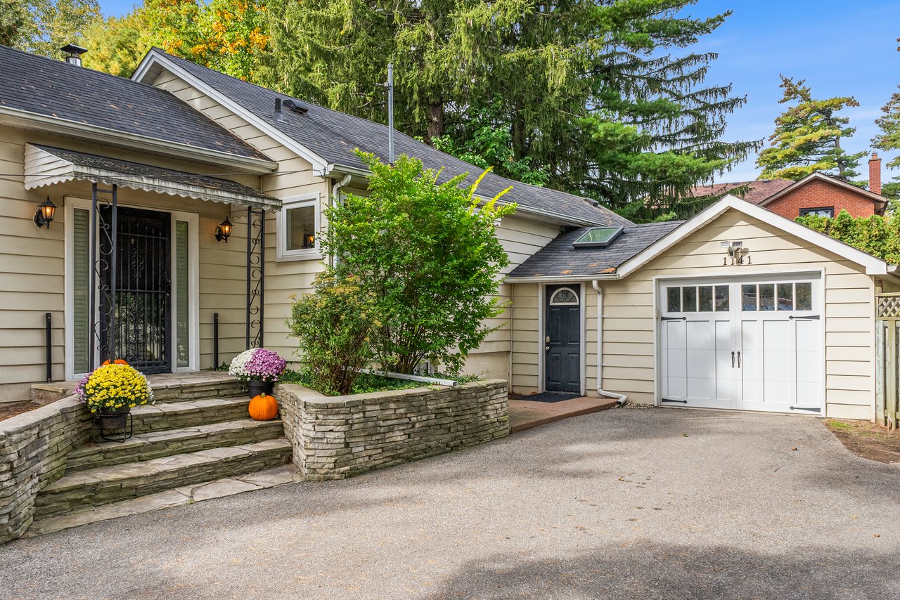 1141 Lakeshore Rd W