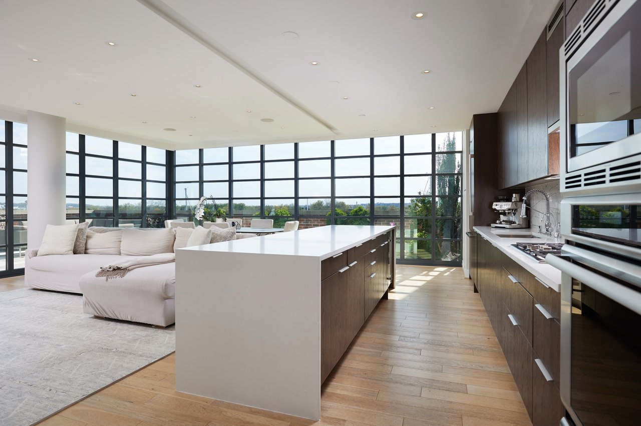 45 Sutton Square SW #306