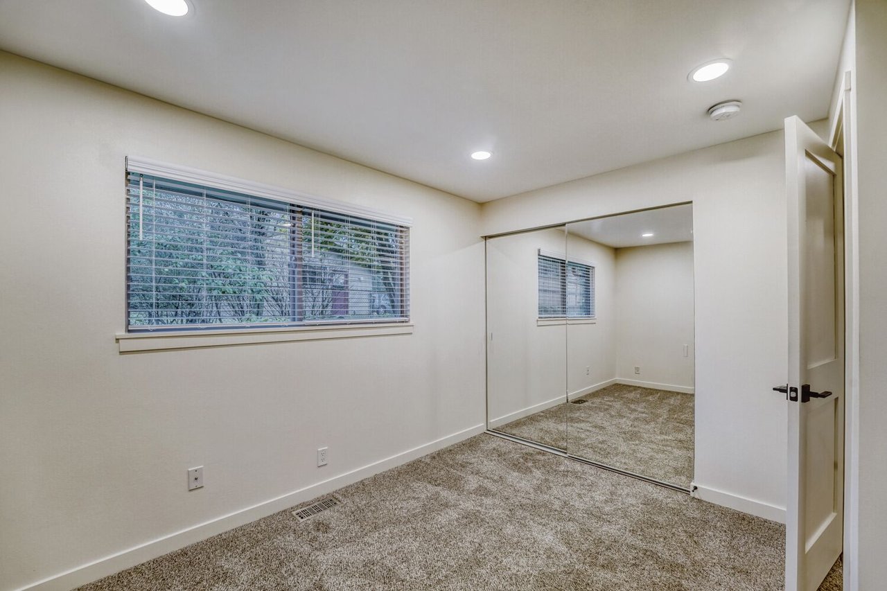 9632 S 216th St, Kent, WA 98031