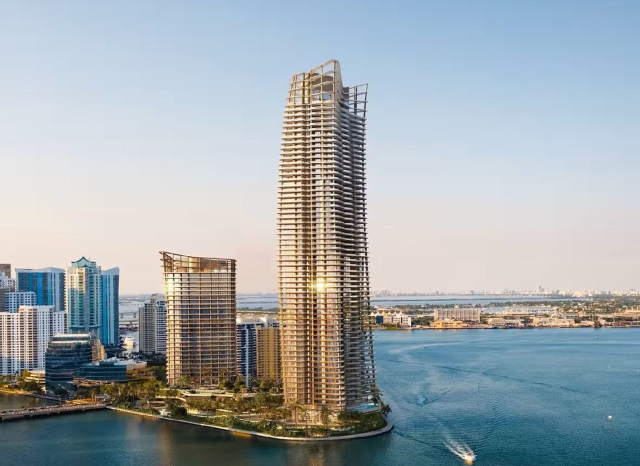 First Tower Crane Rises at 861-Foot Luxury Condo in Brickell