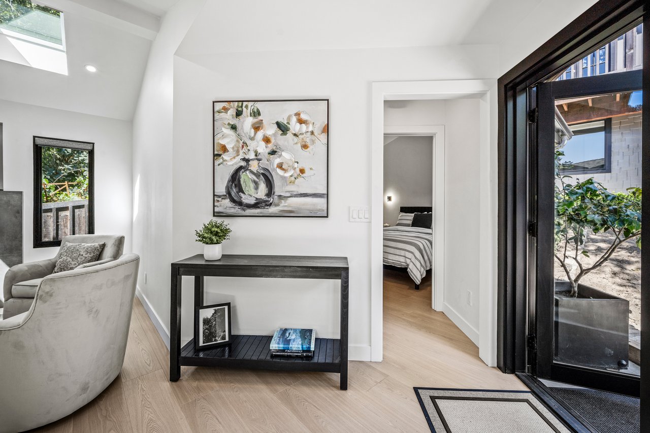 The Gosling - Downtown Carmel Getaway