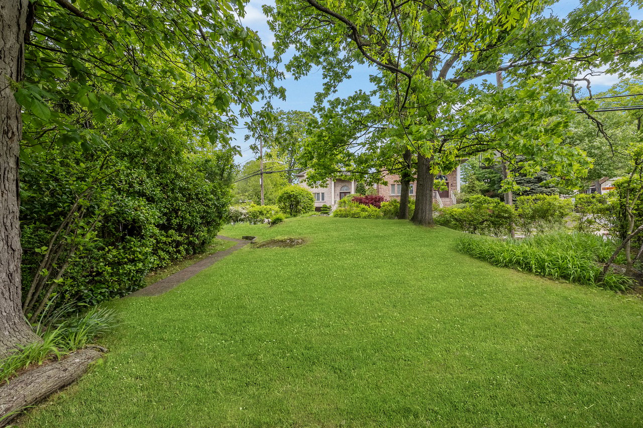 1028 Harvard Place, Fort Lee, NJ 07024