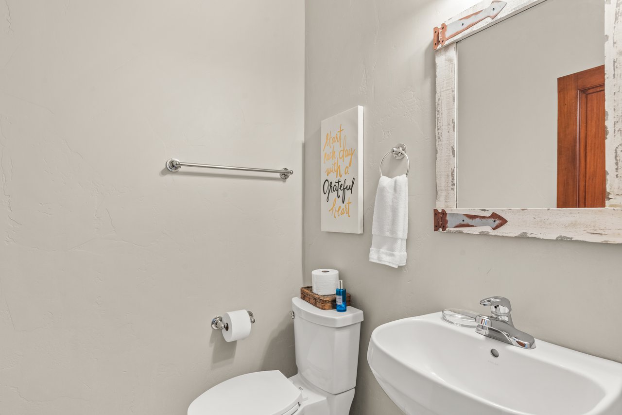 Warm & Inviting Willits Townhome