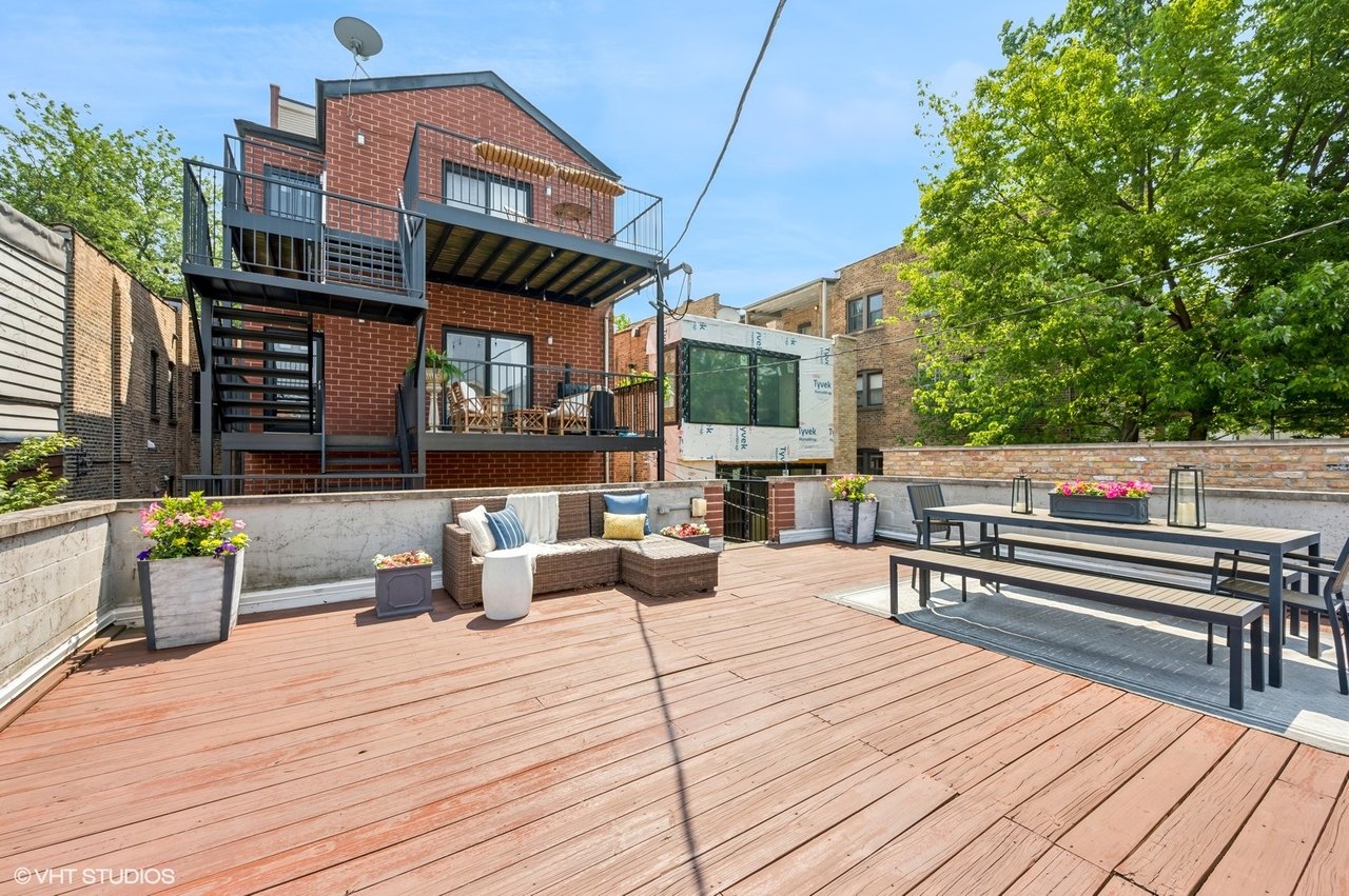 1244 W Cornelia Unit 1 