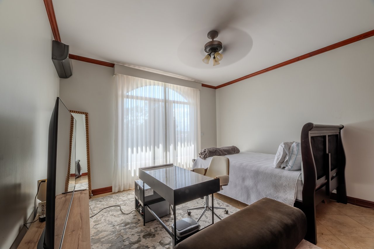 Luxury Home with Pool, Bar Area & Resort-Level Amenities | 5br, 4ba in Perez Zeledon 