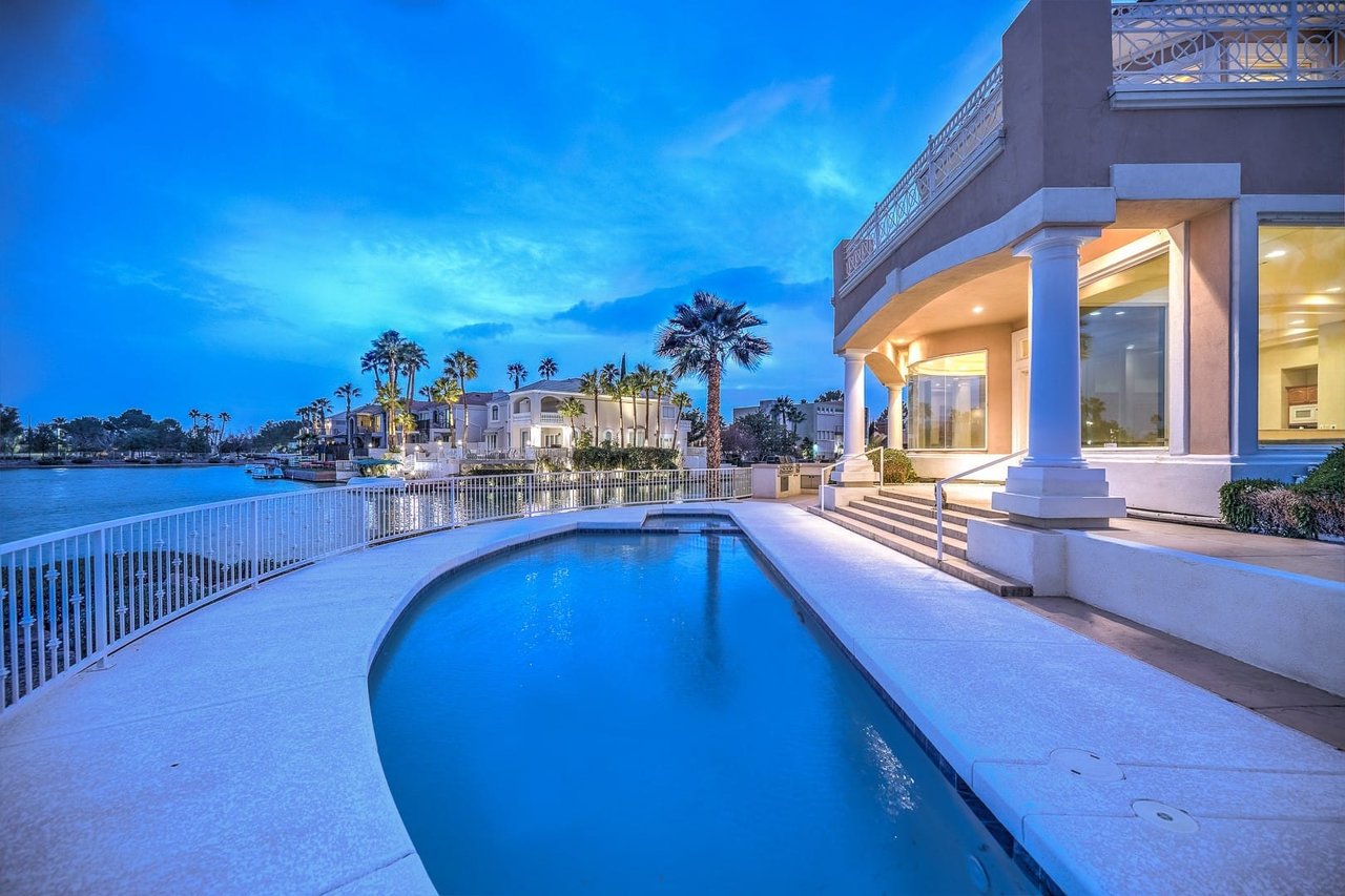 Lakes Estates
