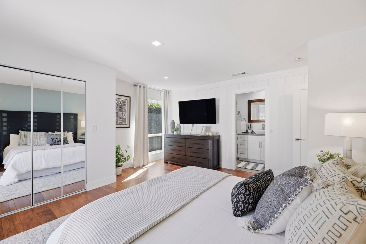 1541 Via Entrada Del Lago