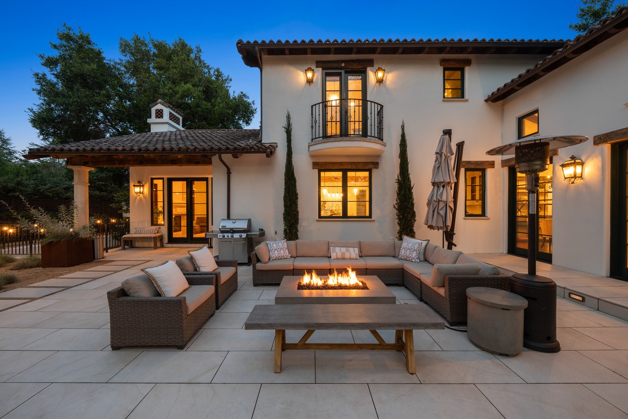 893 Laverne WAY