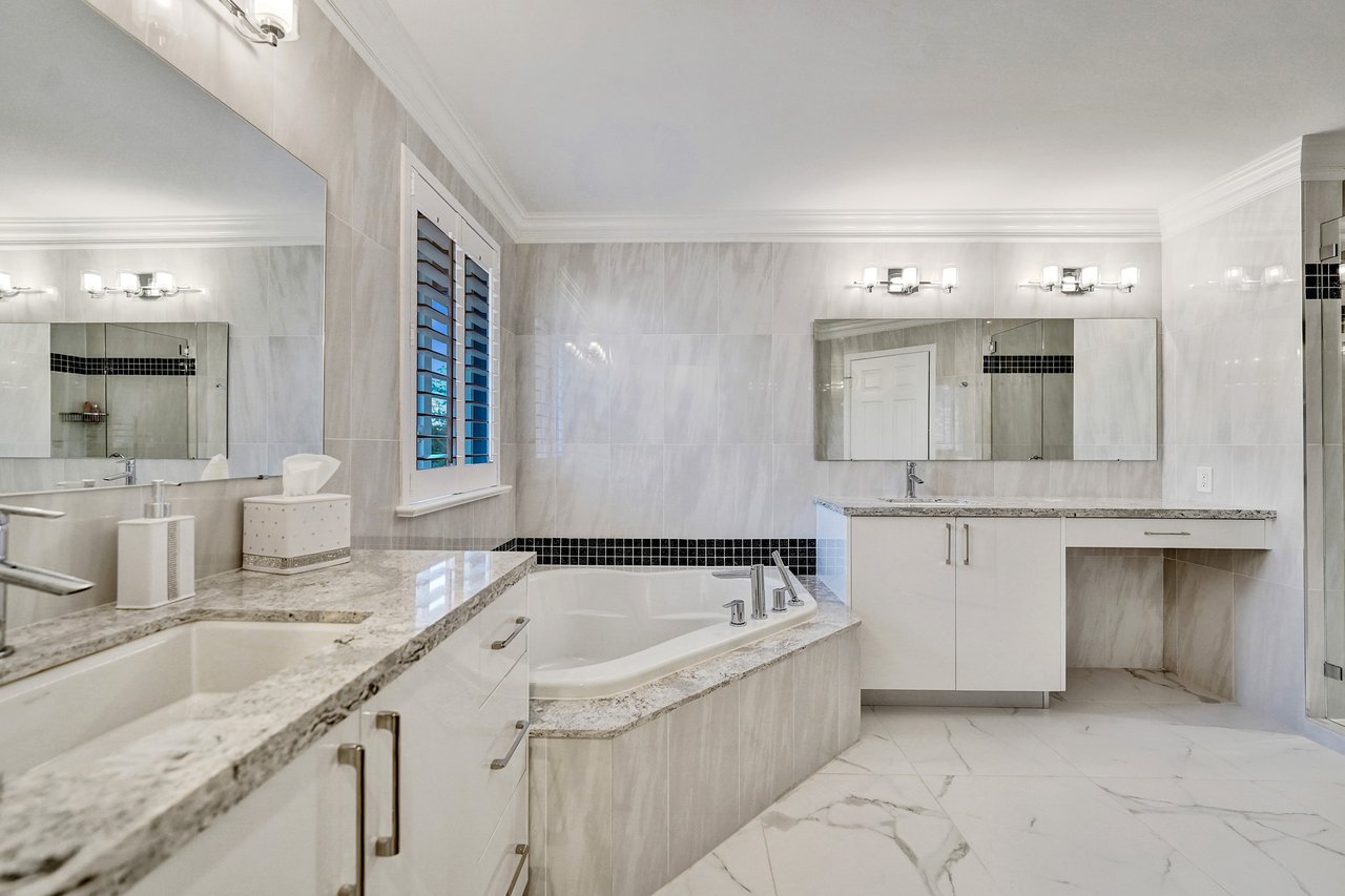 949 Crestview Cir
