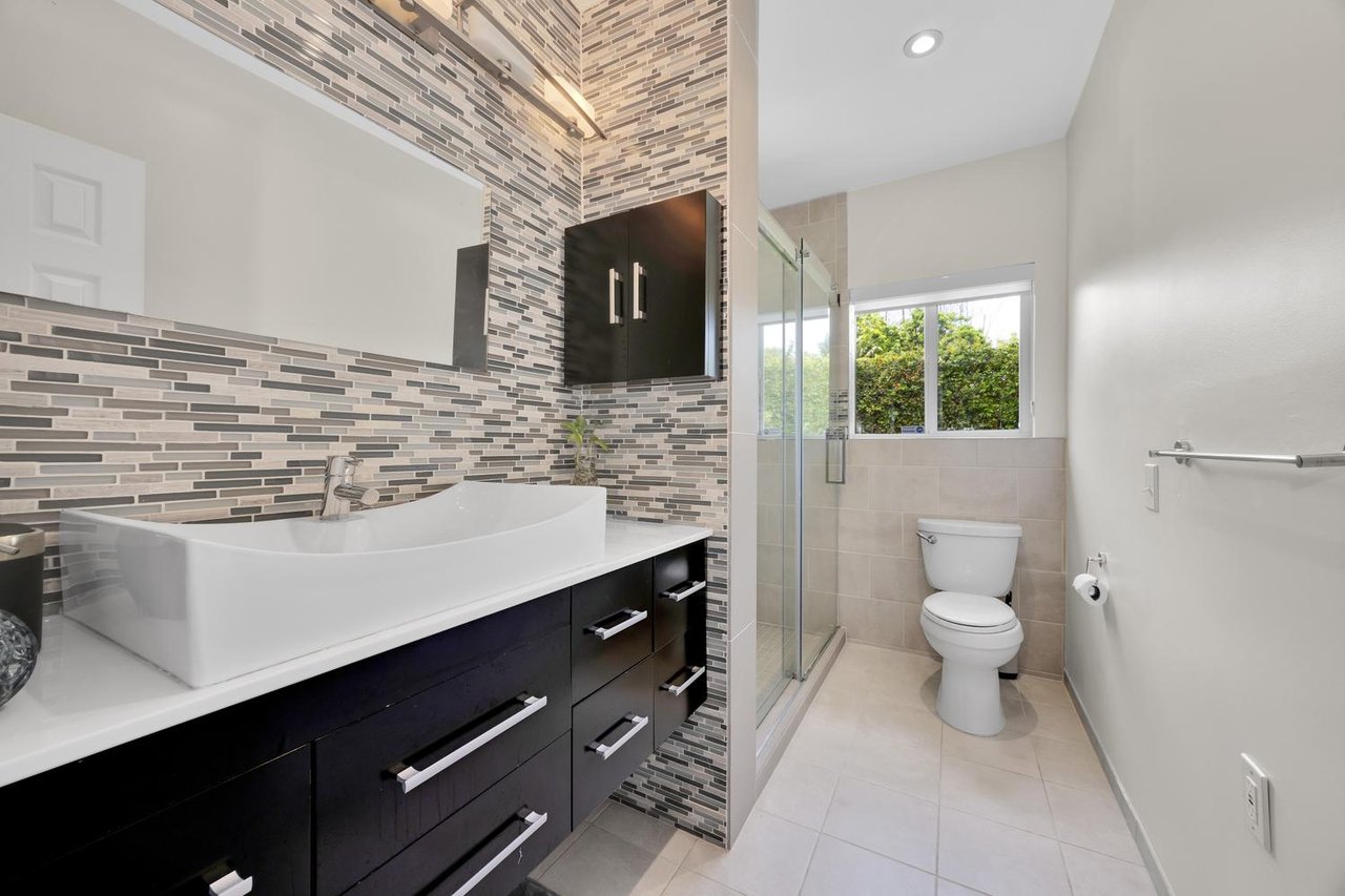 Under Contract in Just 1 Day: 6610 Santona St Sells for $2,200,000