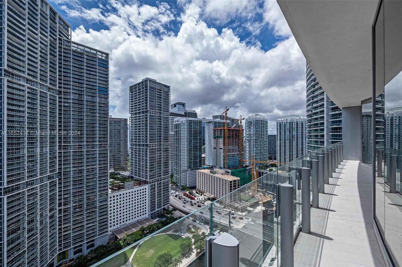 300 Biscayne Unit 2906