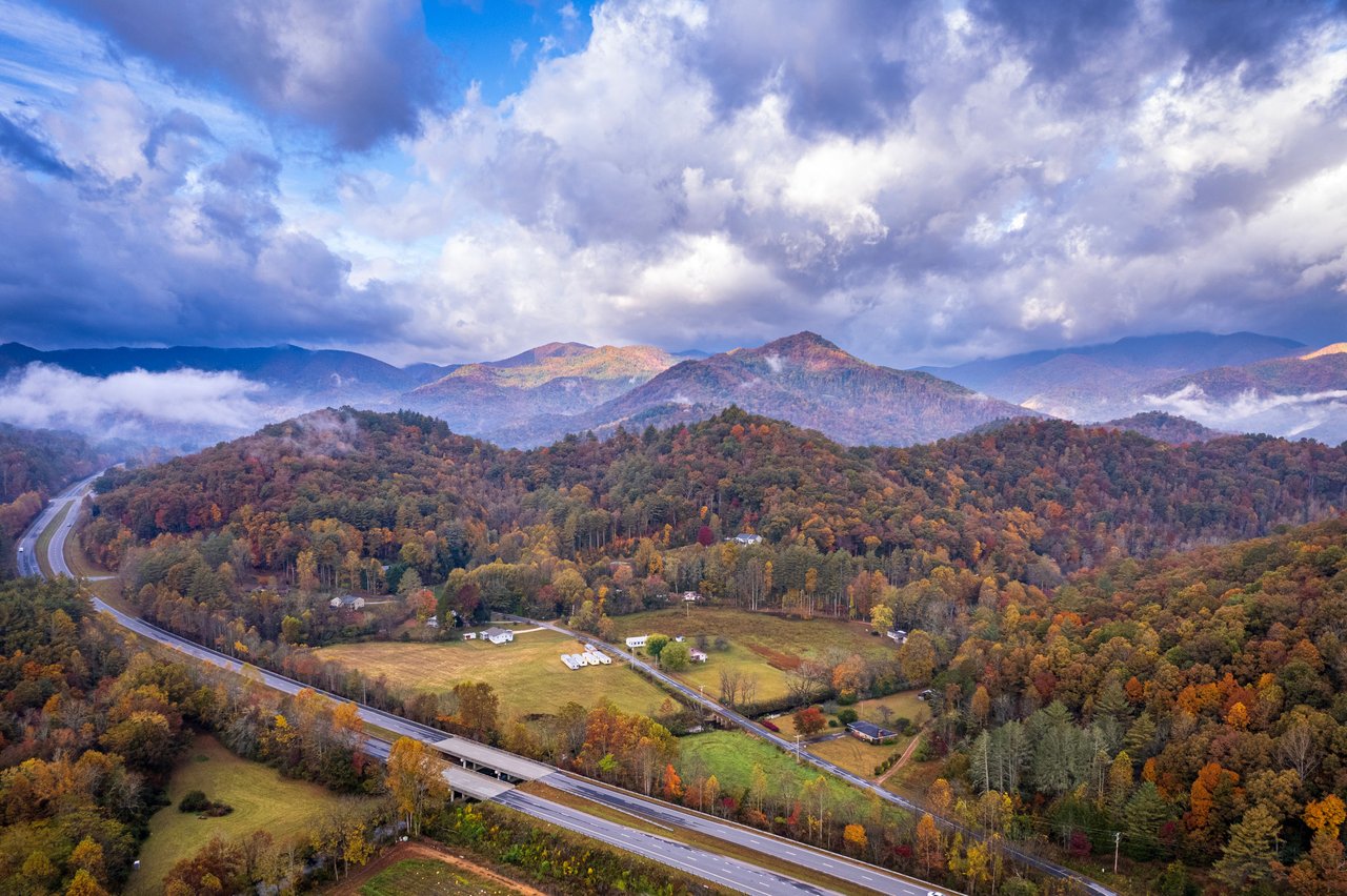 Four Seasons in Ellijay: Discover the Year-Round Mountain Lifestyle