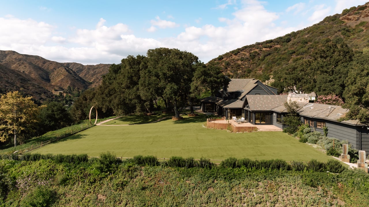 3100 Mandeville Canyon Rd
