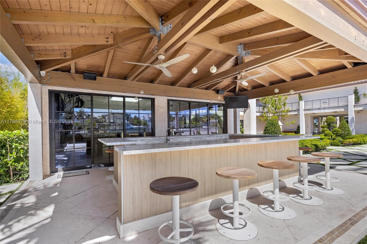 600 Isle Of Palms Dr