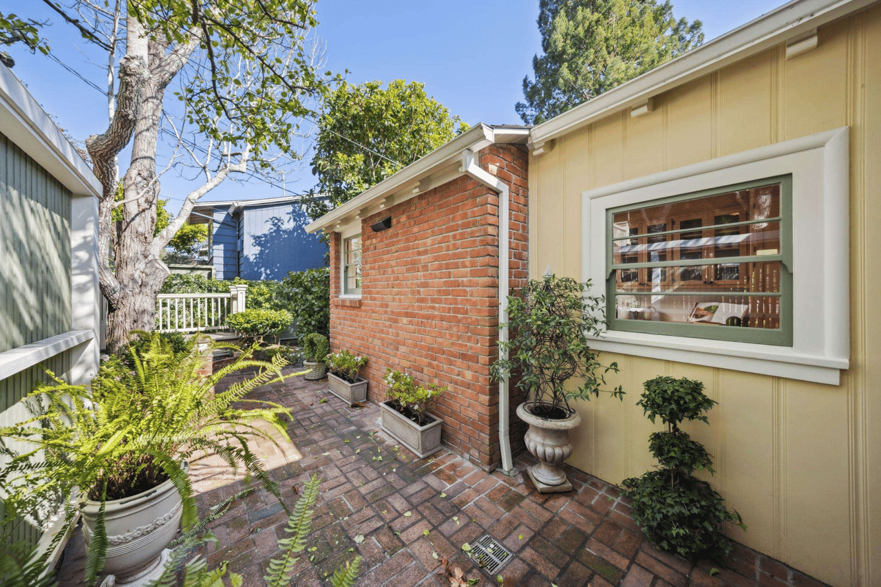 215 Julia Ave